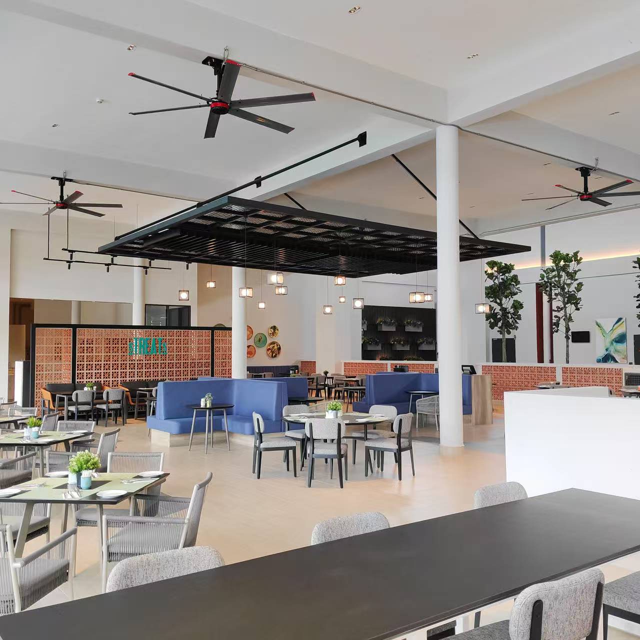 Ventiladores industriais HVLS: como melhorar a eficiência energética e o conforto em fábricas, armazéns e centros comerciais.